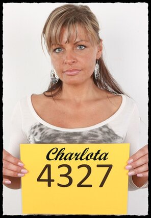 amateur pic 4327 Charlota (1)