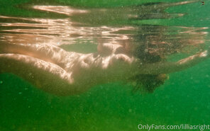 amateur pic lilliasright-21-02-2020-22403294-Swimming with the fishies by asp photos