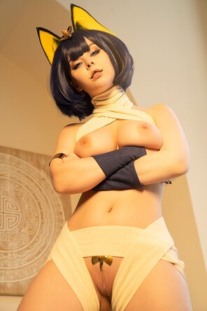 Helly-von-Valentine-Disharmonica-Ankha-13