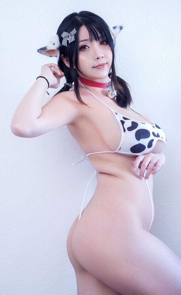 amateur photo Hana-Bunny-Cow-Bikini-8