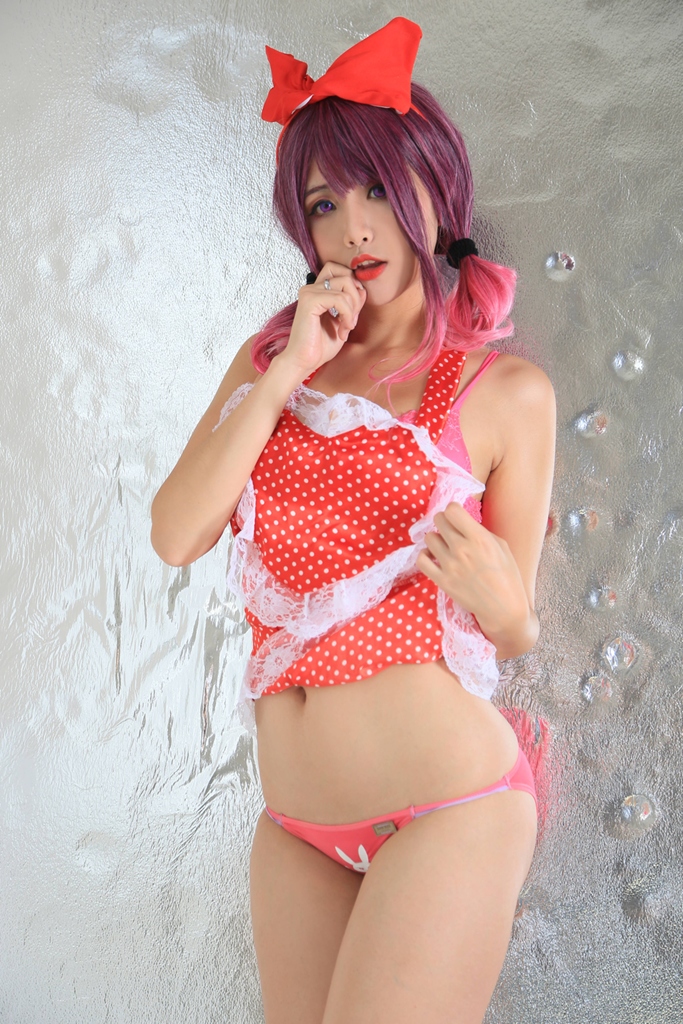 amateur photo Hana-Bunny-Red-Heart-Apron-4