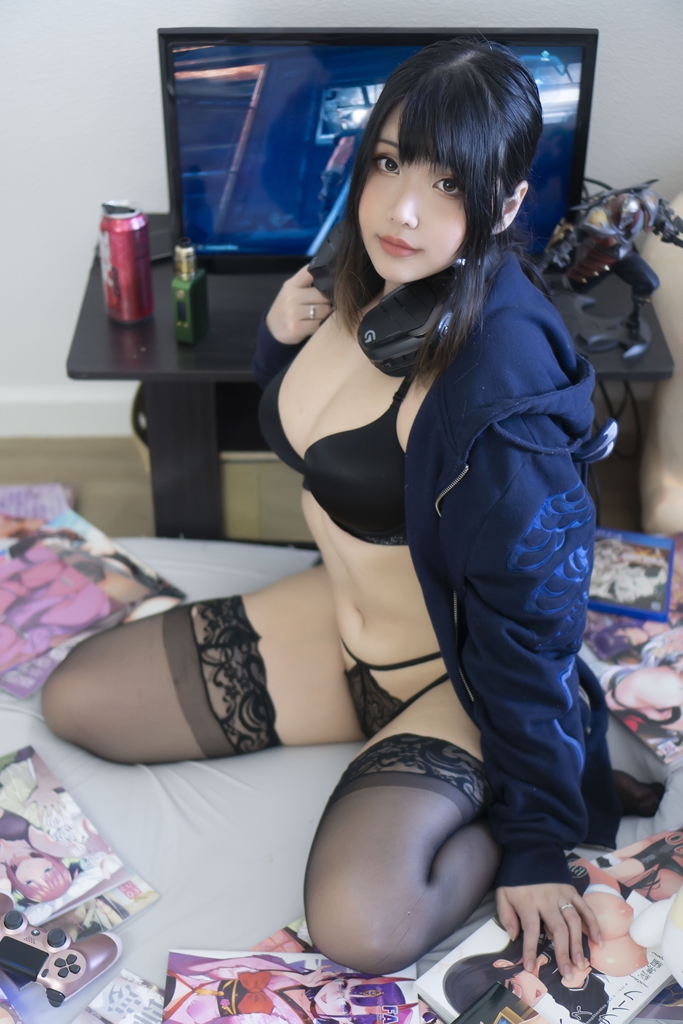 amateur photo Hana-Bunny-Stay-Home-3