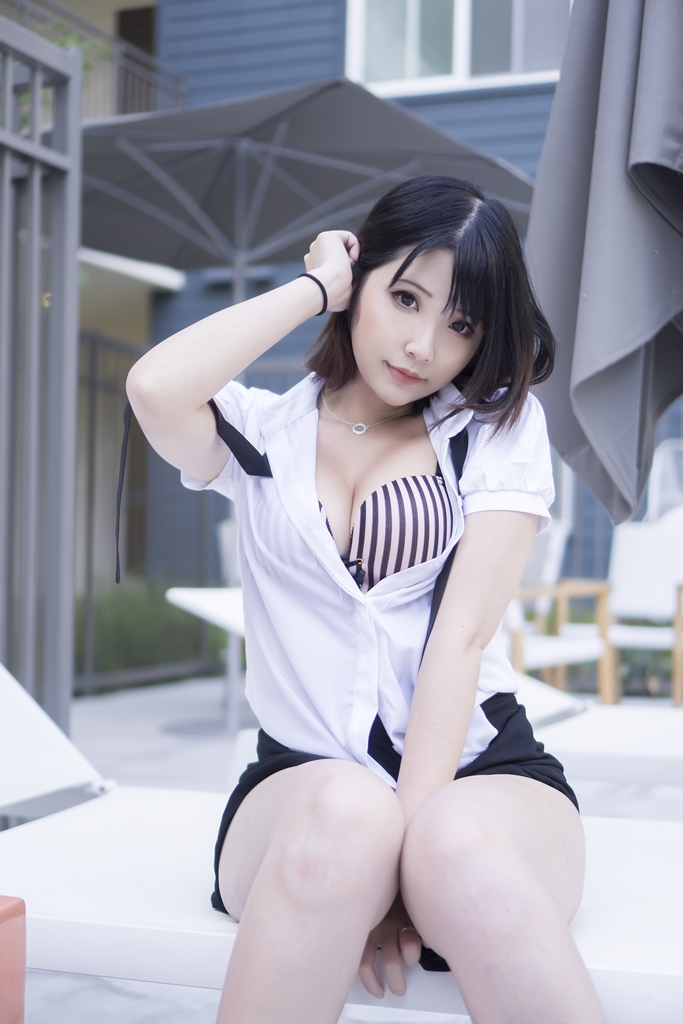 amateur photo Hana-Bunny-Wet-Shirt-Casual-2