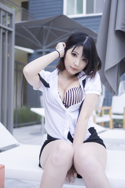 Hana-Bunny-Wet-Shirt-Casual-2