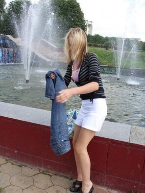 amateur pic blonde-amateur-russian-outdoor-boobs-naked-jeans-public-19-800x1067