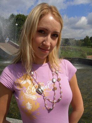 amateur pic blonde-amateur-russian-outdoor-boobs-naked-jeans-public-21-800x1067