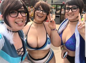 amateur pic A-Mei-ing Overwatch cosplay.