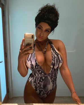 Fiona Siciliano mirror selfie