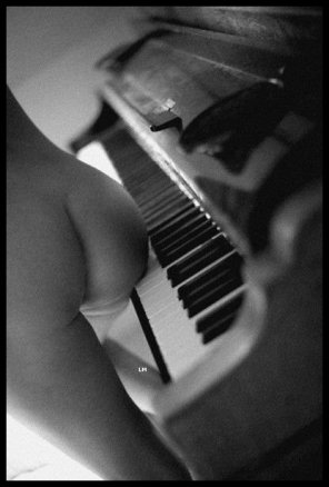 amateur pic White Black Black-and-white Pianist Musical instrument 