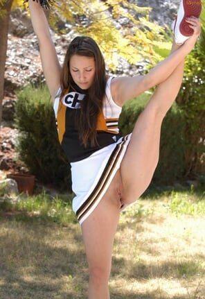 amateur pic cheerleaders-cheerleader-gf-5c7b933a6f949-1