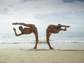 amateur pic julietta-and-magdalena-flexi-beach-bodies-07-10000px