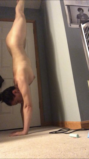 Everythingâ€™s a little more fun upside-down [F22]