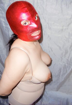 amateur pic Lady in mask ( Laura Bs )