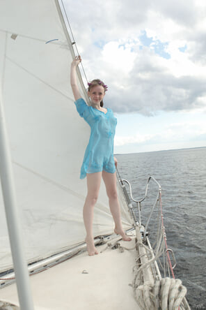 amateur pic stunning_girl-on-a-yacht_vega_high_0058