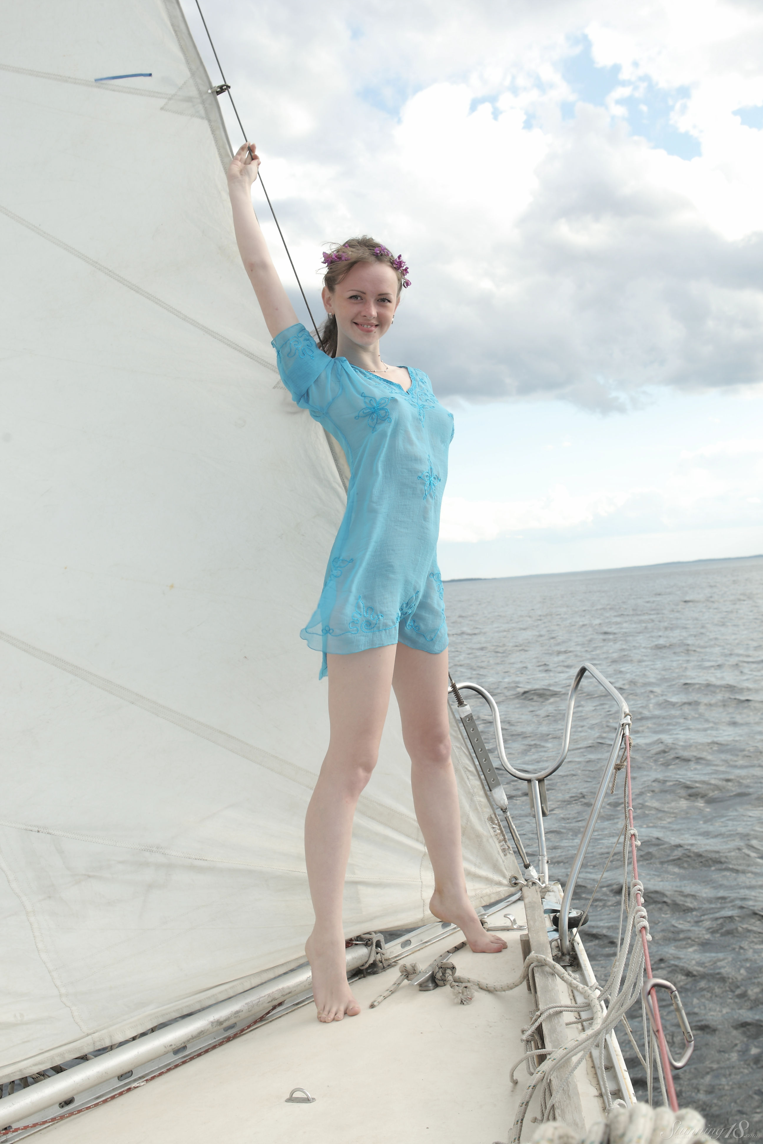 amateur photo stunning_girl-on-a-yacht_vega_high_0059