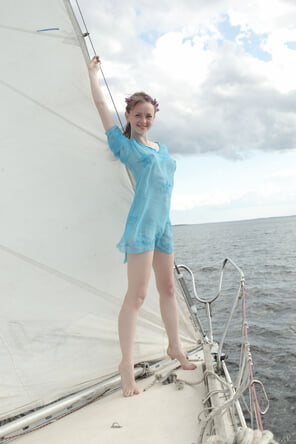 amateur pic stunning_girl-on-a-yacht_vega_high_0059