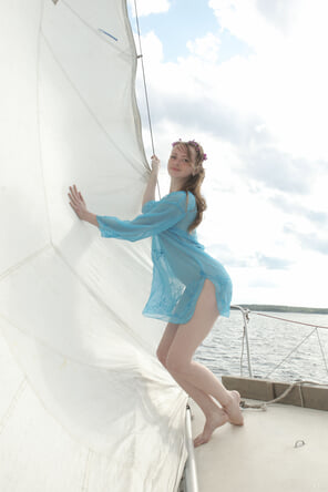 amateur pic stunning_girl-on-a-yacht_vega_high_0060