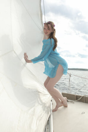 amateur pic stunning_girl-on-a-yacht_vega_high_0061