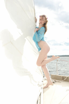 amateur pic stunning_girl-on-a-yacht_vega_high_0069