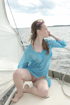 amateur pic stunning_girl-on-a-yacht_vega_high_0079