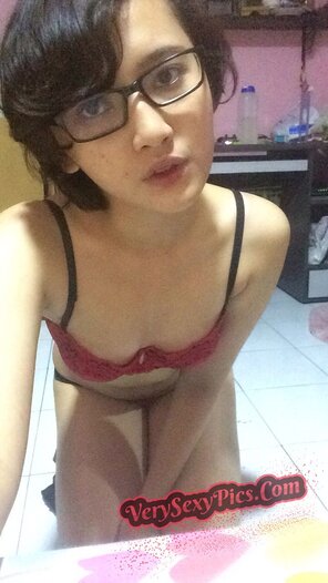 amateur pic Nude Amateur Pics - Nerdy Asian Teen Striptease106