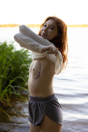 amateur pic Stunning_On-the-River-Bank_Molly_high_0040