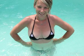 amateur pic InThePool-019-topaz-faceai-enhance-2.8x