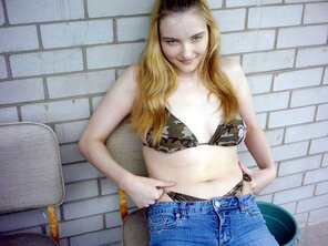 amateur pic nikki camo string bikini under jeans_053