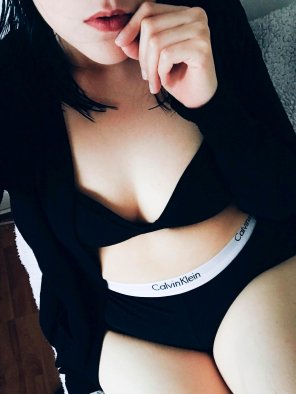 amateur pic Best thing of this weather is I can stay like this all night. [f]
