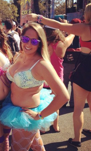 Busty Chubby Raver