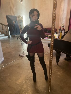 amateur pic 2023-04 Ada Wong Selfie (2)