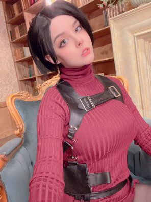 amateur pic 2023-04 Ada Wong Selfie (7)