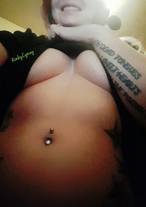 [F] Pregame Underboob :D