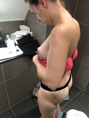 amateur pic slut-unaware-wife-1321532176120