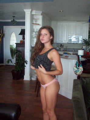 amateur pic Showing her panties