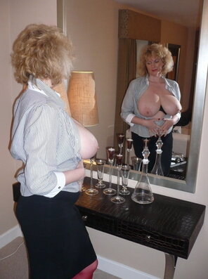 amateur pic Album 007 - Amateur wives in the mirror from the web