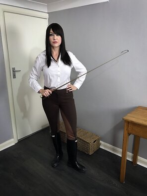 miss-jessica-wood-jodhpurs-riding-crop-hunter-boots-w756