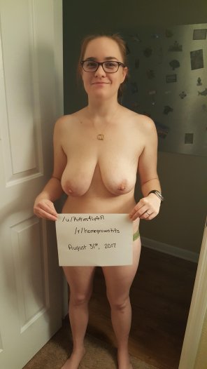 amateur pic IMAGE[Image] [Verification] [F] New to this subreddit. Hope everyone enjoys!