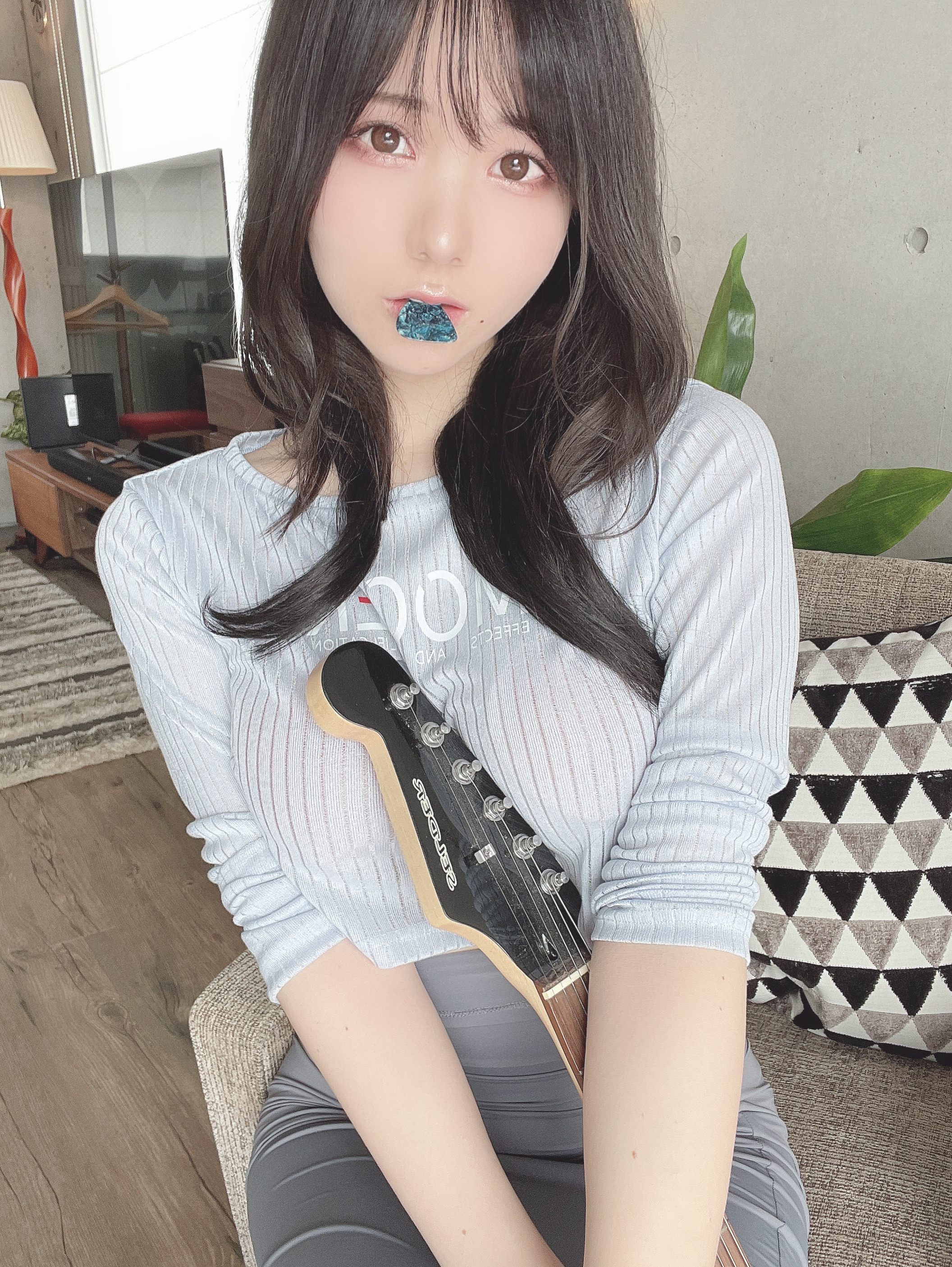 amateur photo けんけん (Kenken - snexxxxxxx) Sexy Guitar Girl (2)