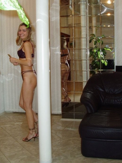 4375827-ap5871859-74-nude.webp