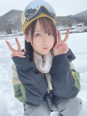 amateur pic けんけん (Kenken - snexxxxxxx) Bikini and Snow (3)