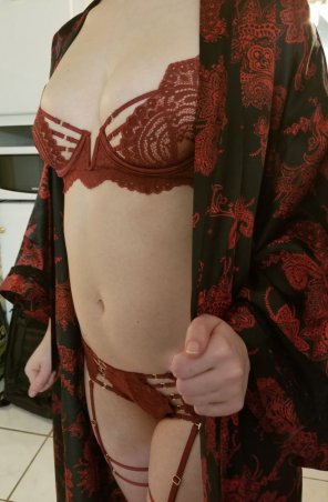 A little bit of a strip tease for you! Album in comments, with bonus kink <3 [F]