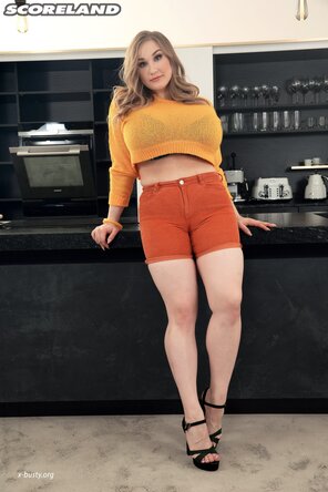 amateur pic Cheryl Blossom - The Busty Bartender_0