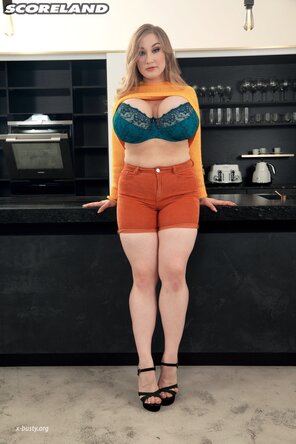 amateur pic Cheryl Blossom - The Busty Bartender_13