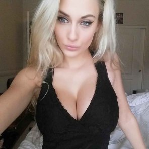 amateur pic Blonde in black