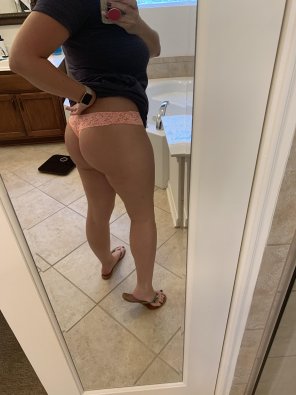 amateur pic Happy hump day yâ€™all! ðŸ’‹ [F]