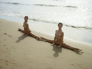 julietta-and-magdalena-flexi-nudists-39-10000px