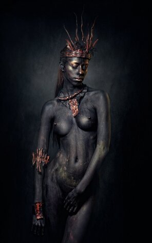 amateur photo Queen of Ember body paint