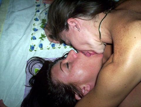 amateur photo Kiss so soft