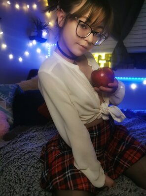 amateur photo I am loving how I look in this outfit! All that's missing is a little spongebob tie :P [F]